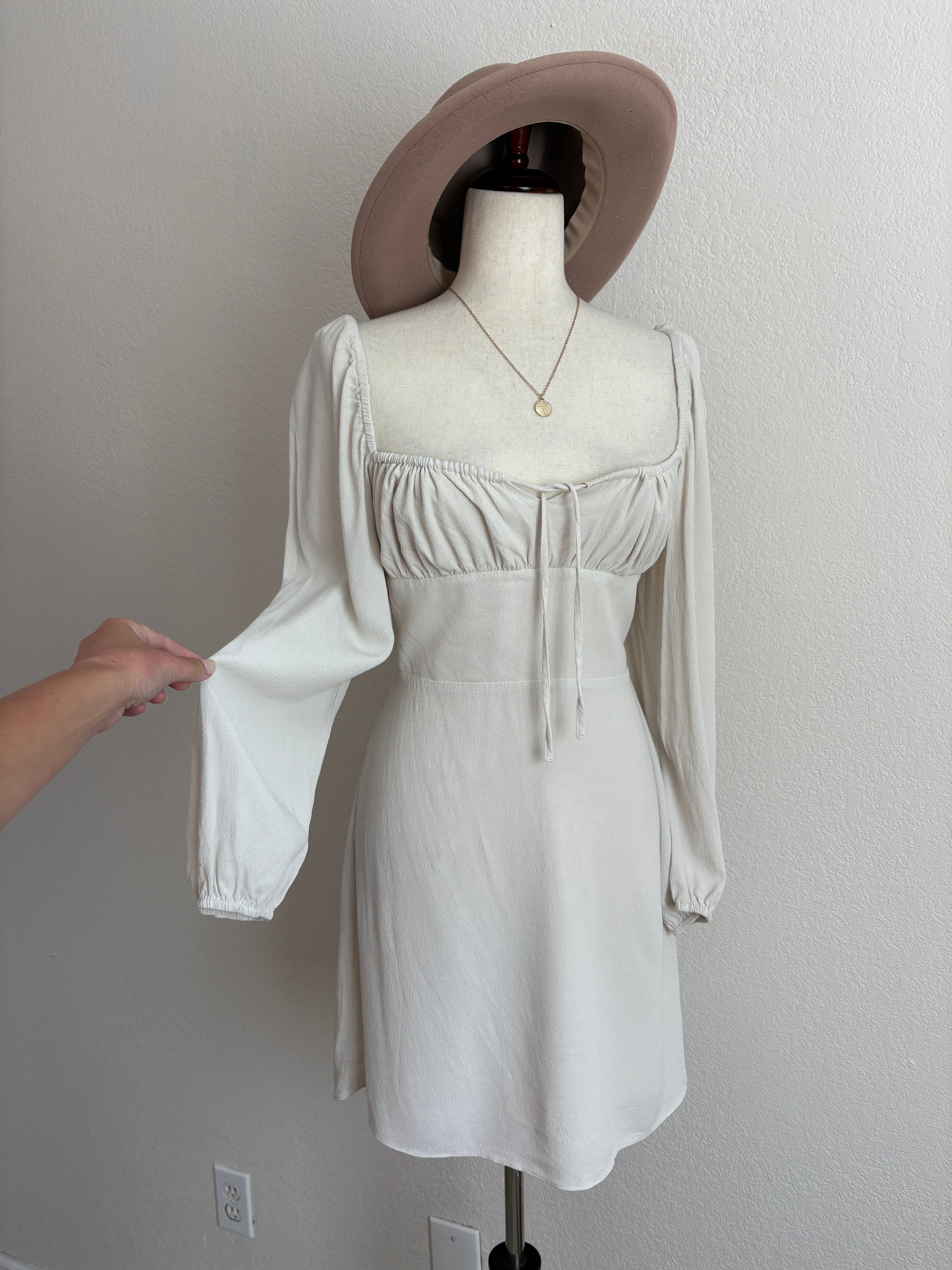 Aritzia Sunday Best Delilah Dress (L)