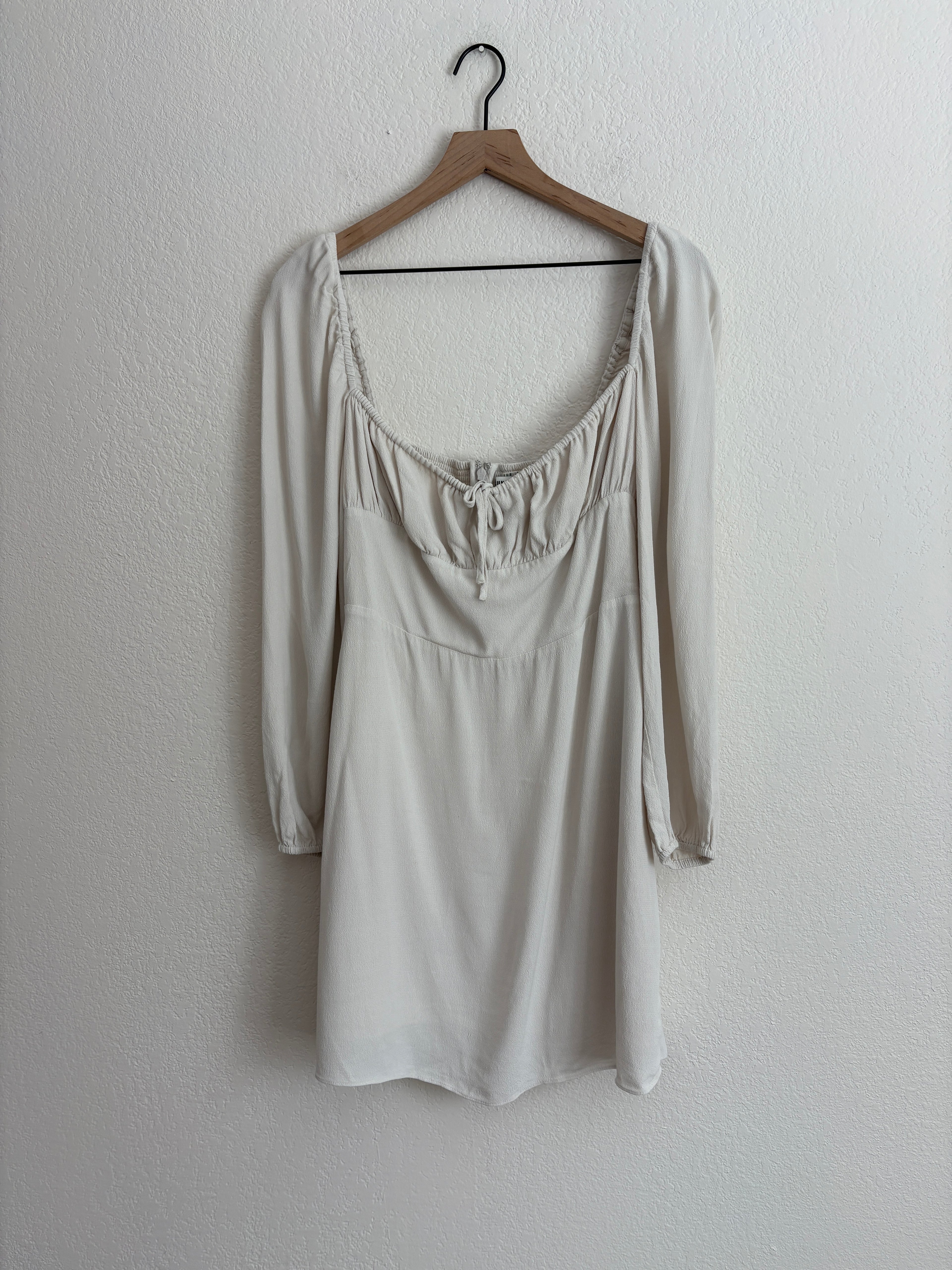 Aritzia Sunday Best Delilah Dress (L)