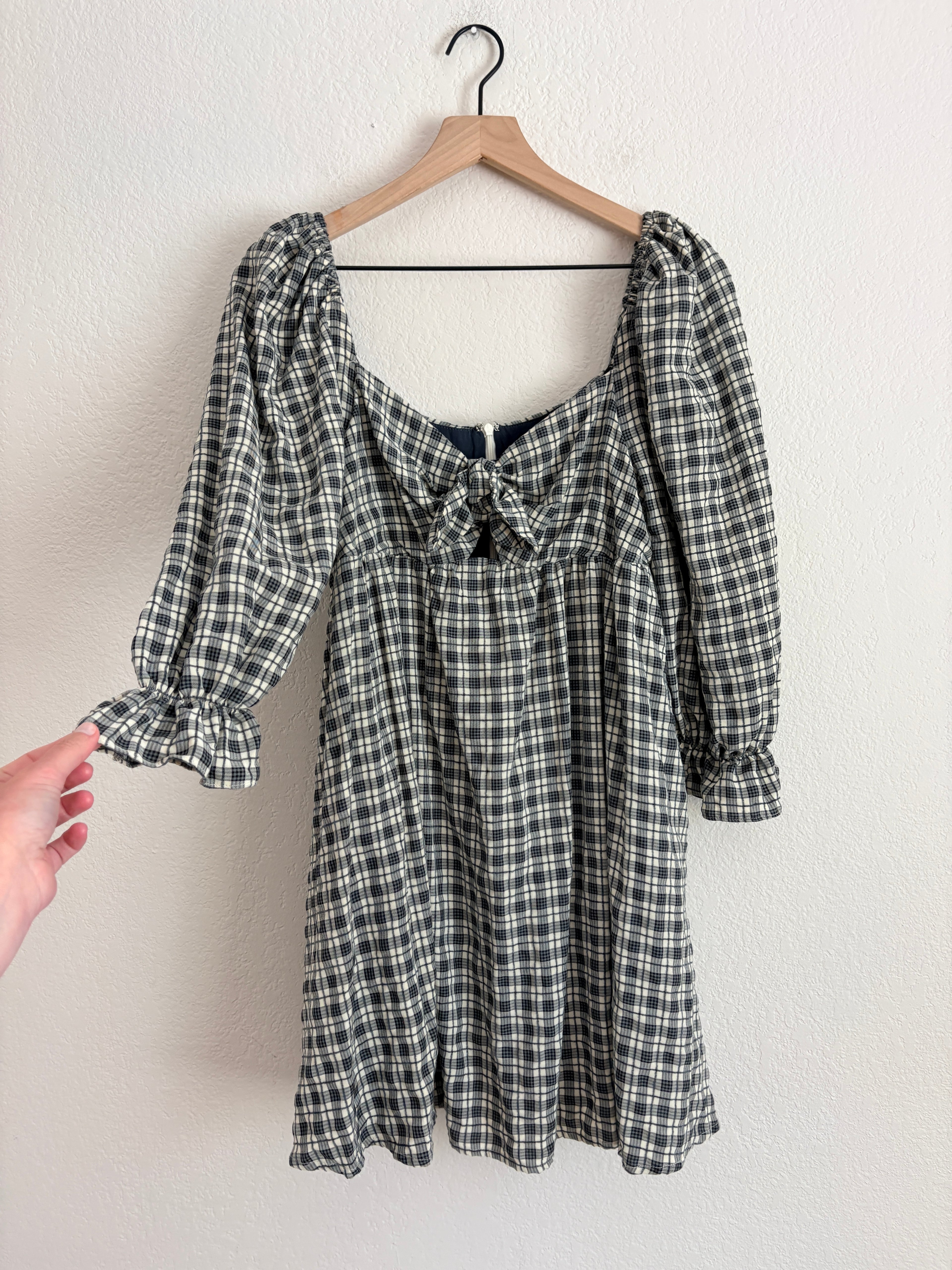 Lulu’s Plaid Puff Sleeve Dress (M)