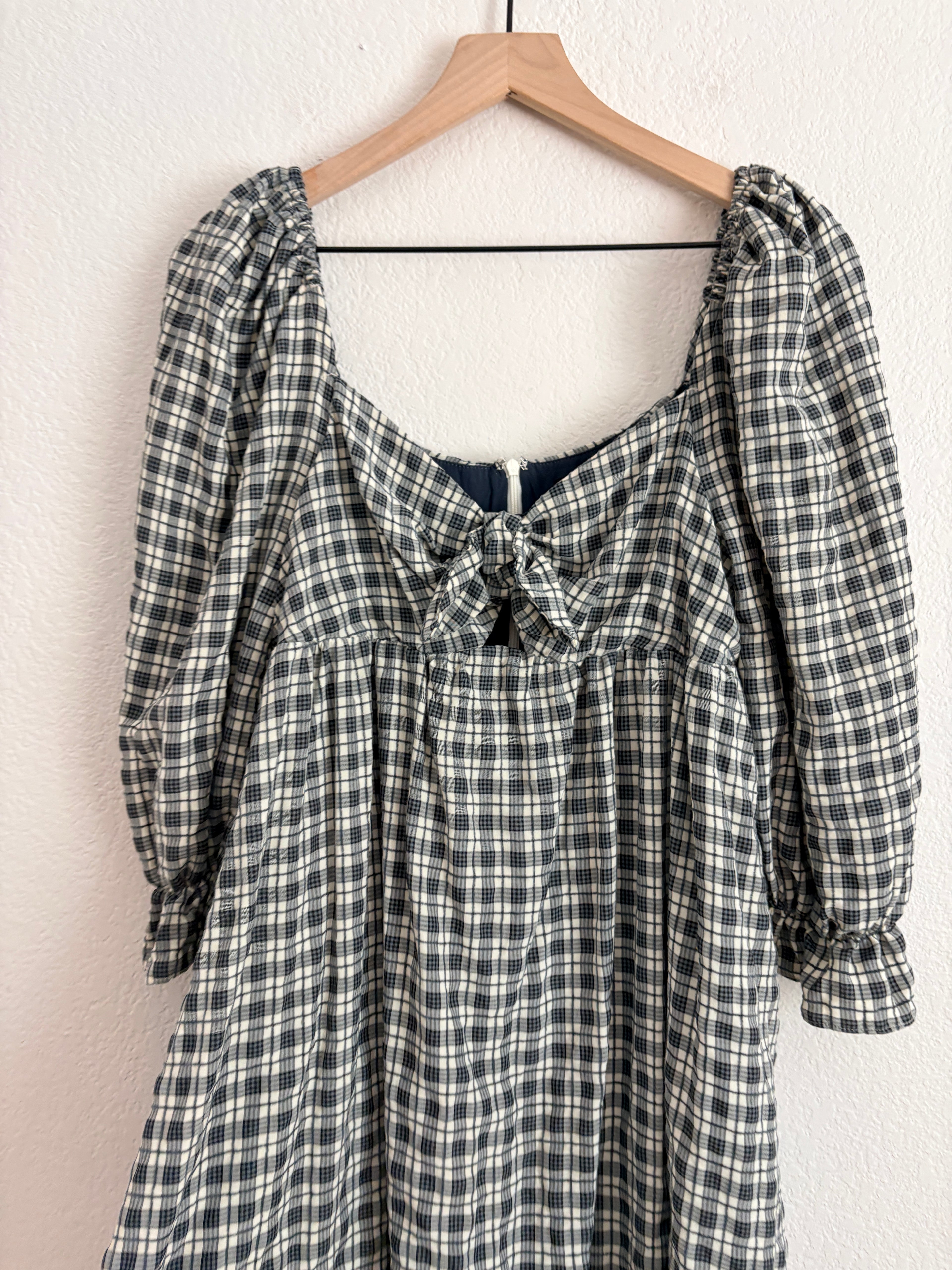 Lulu’s Plaid Puff Sleeve Dress (M)