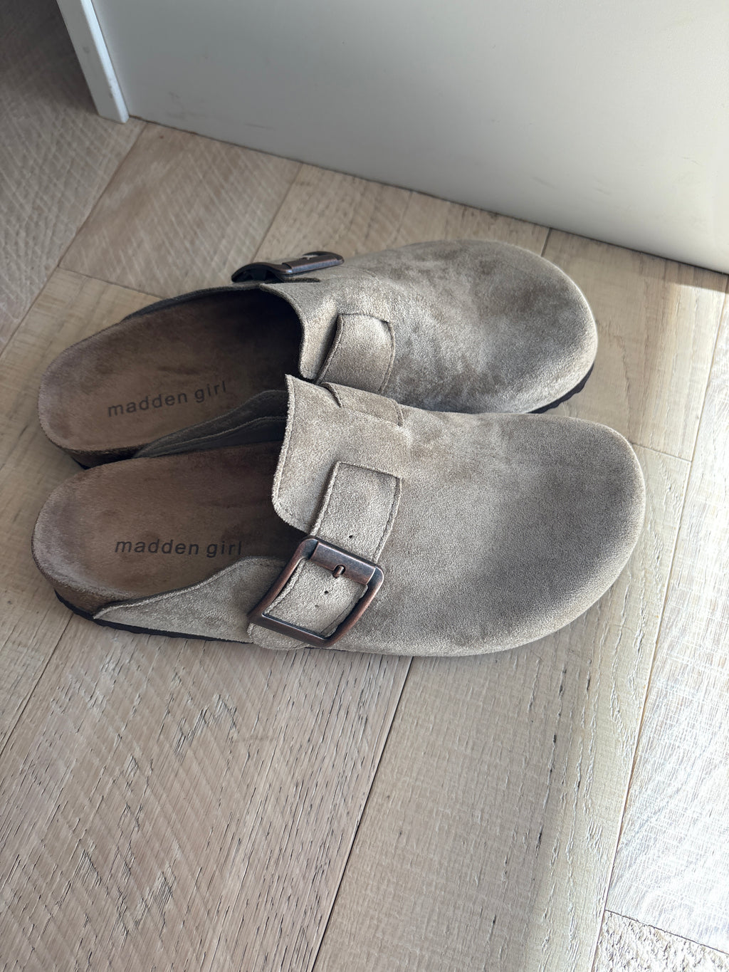 Neutral Clogs (9)