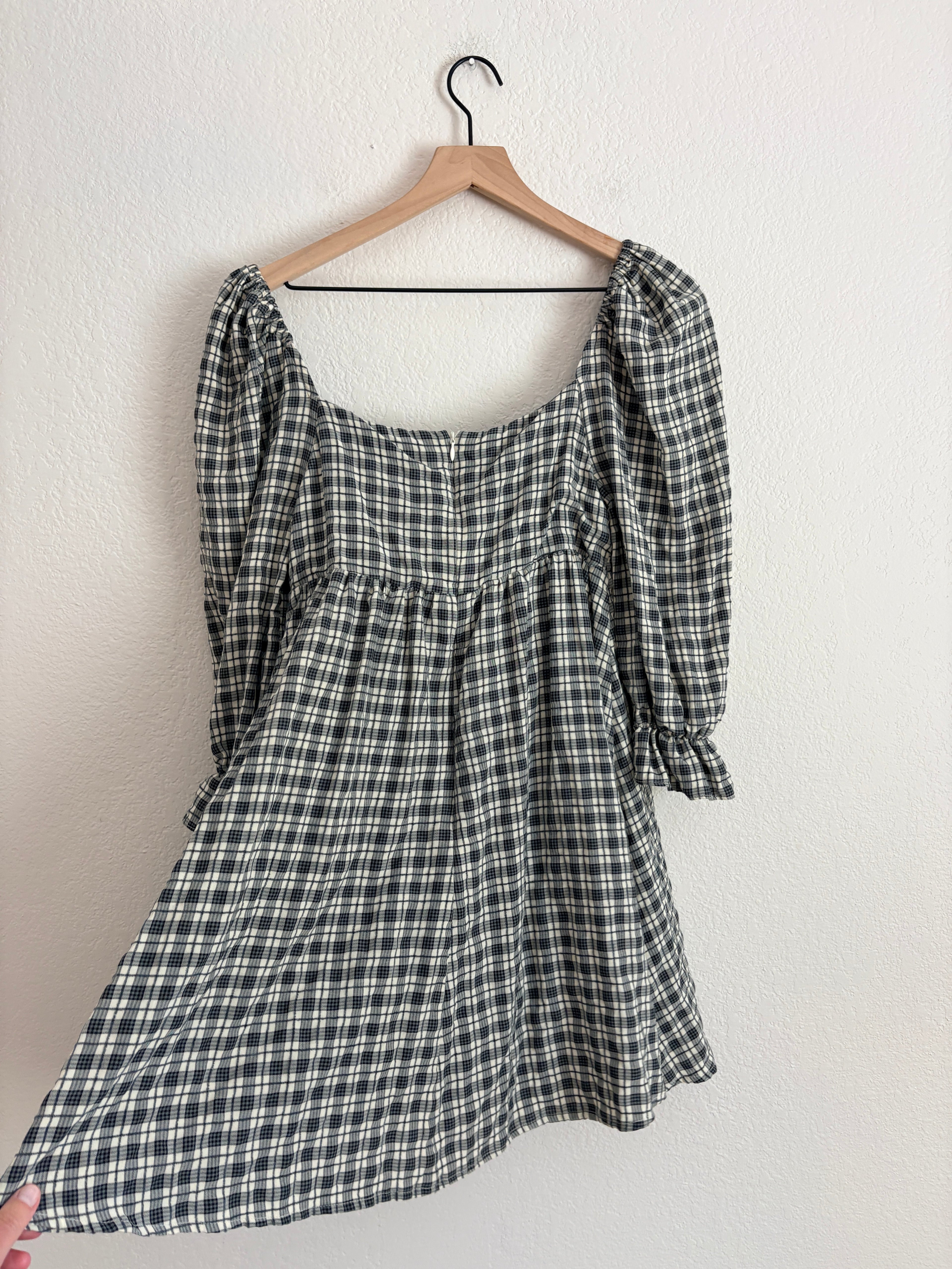 Lulu’s Plaid Puff Sleeve Dress (M)