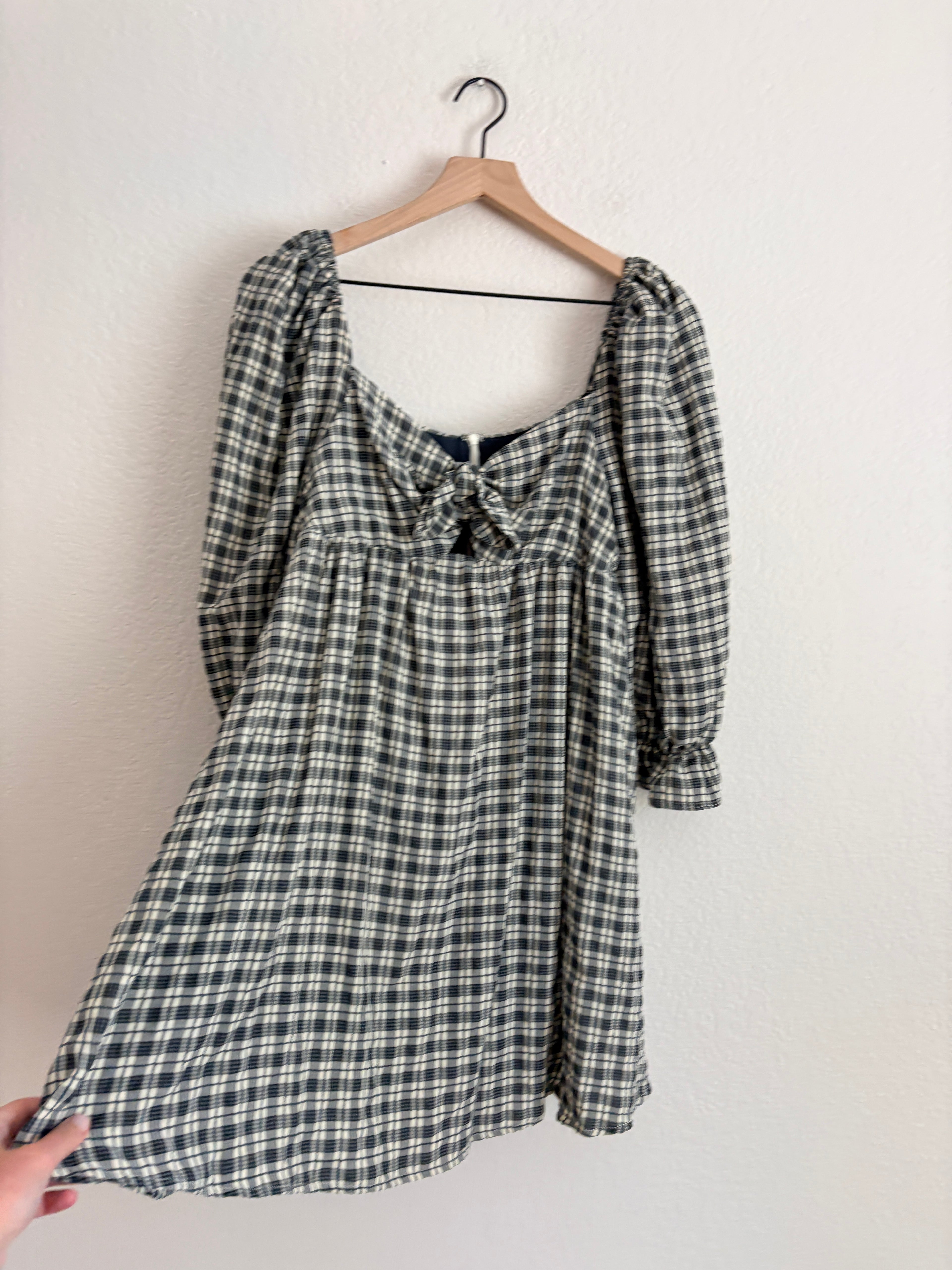 Lulu’s Plaid Puff Sleeve Dress (M)