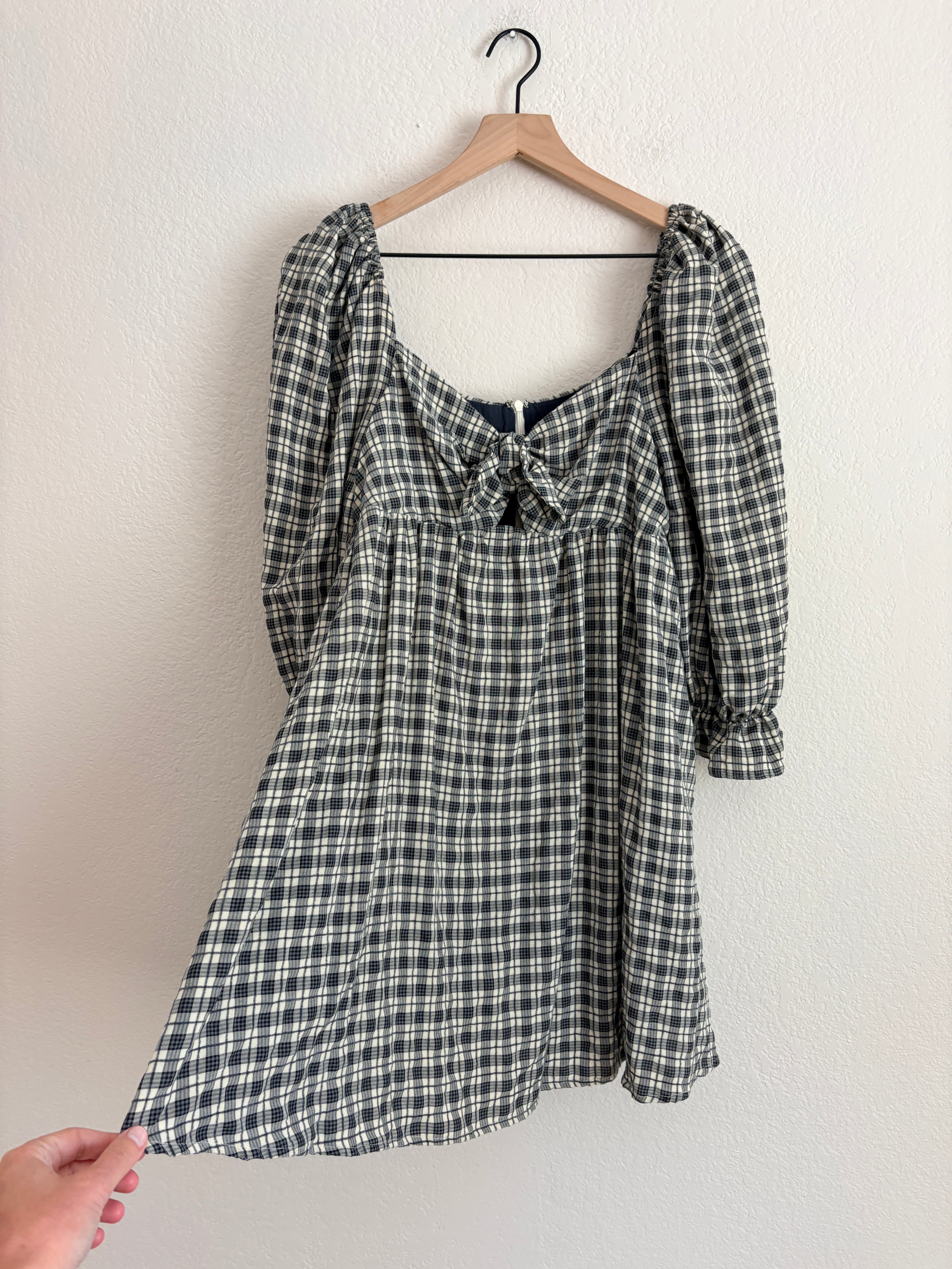 Lulu’s Plaid Puff Sleeve Dress (M)