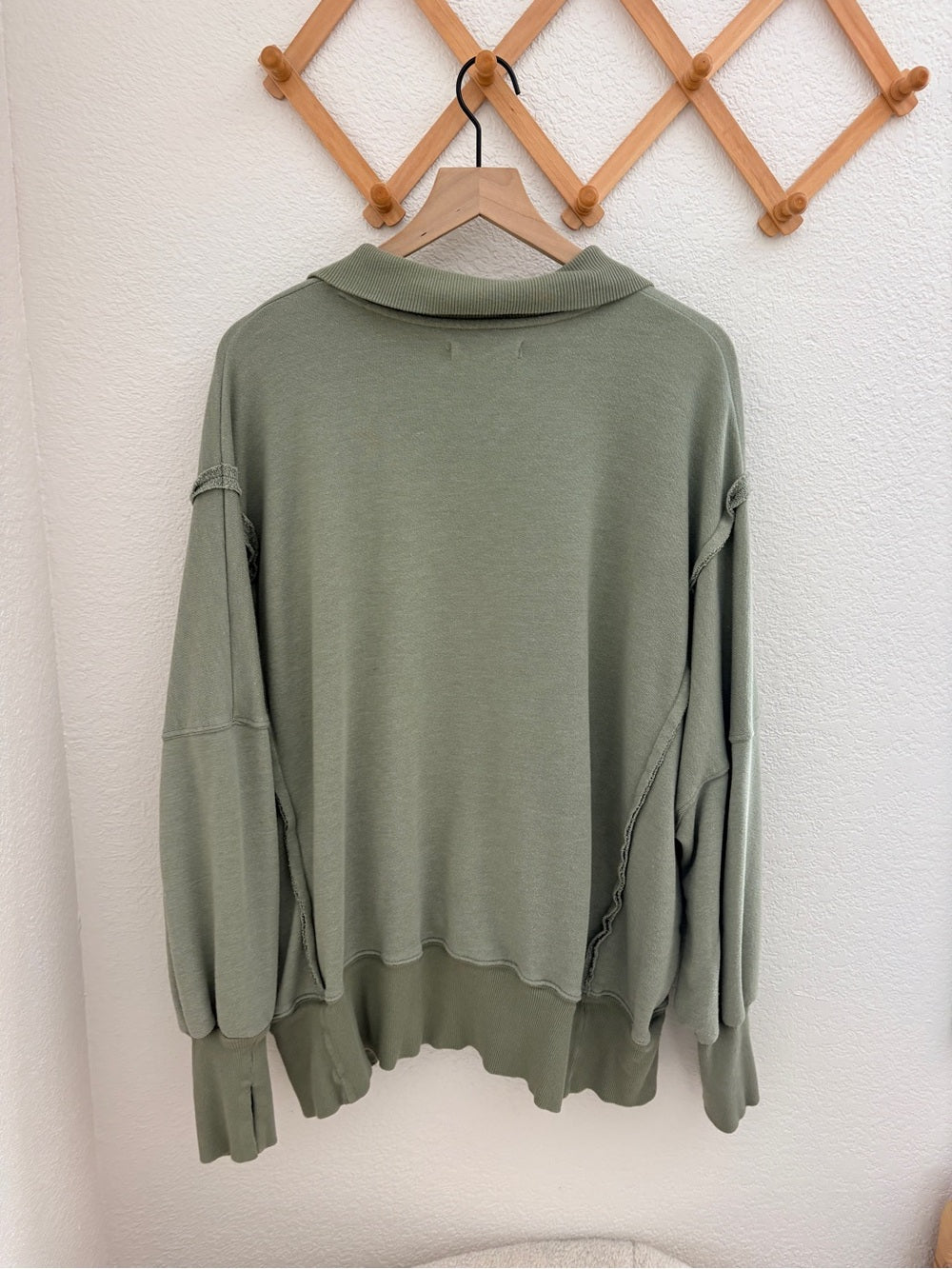 Free People Camden Green Henley Sweatshirt in Laurel Oak (M)