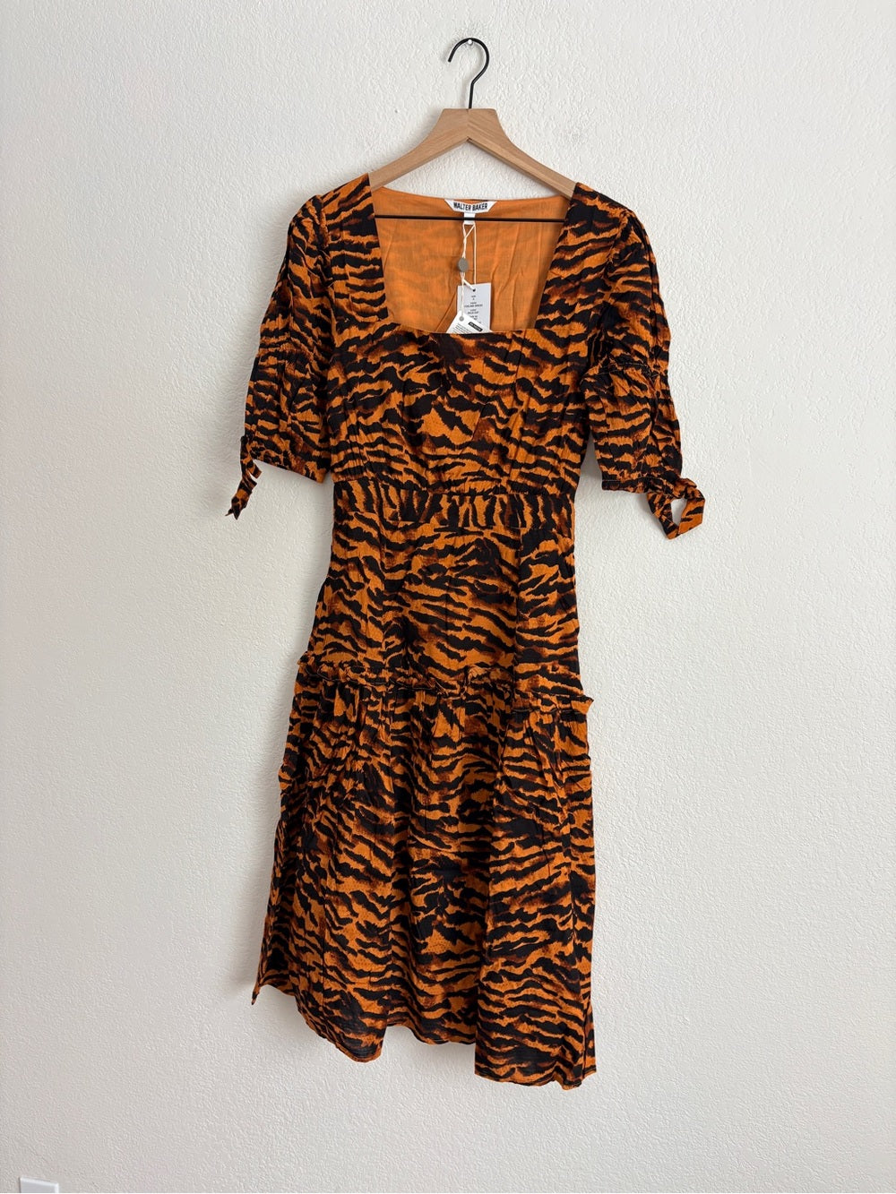 NWT WALTER BAKER Yosline gathered tiger-jacquard midi dress (6)