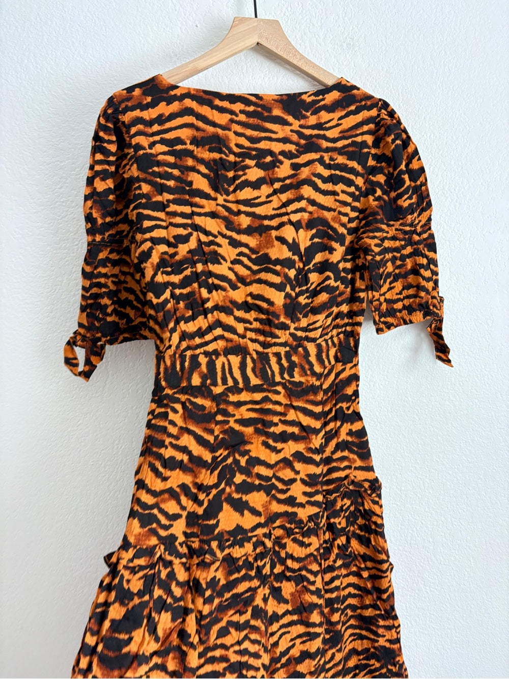NWT WALTER BAKER Yosline gathered tiger-jacquard midi dress (6)