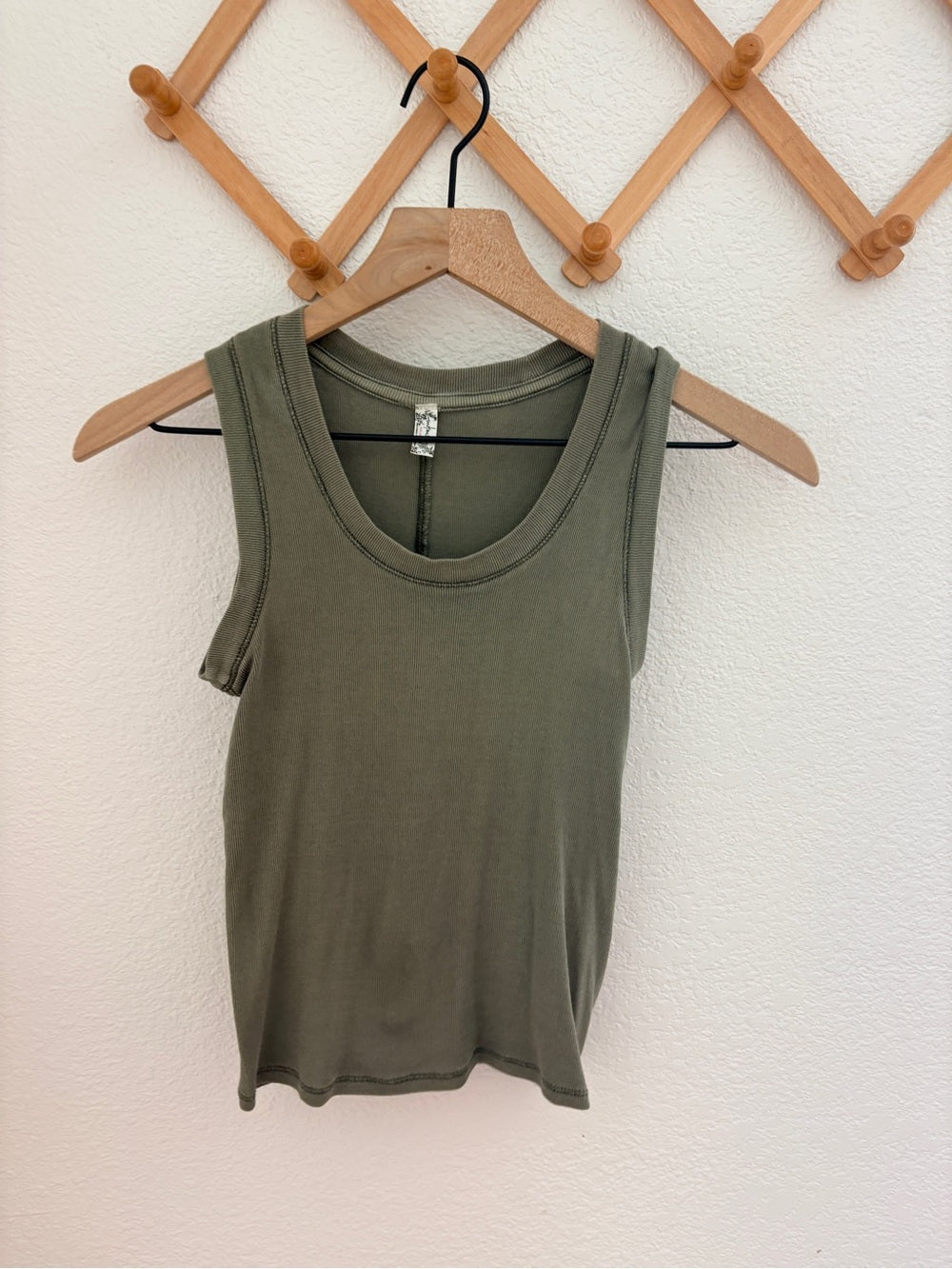 Free People Women’s Olive Ribbed Tank Top (XS)