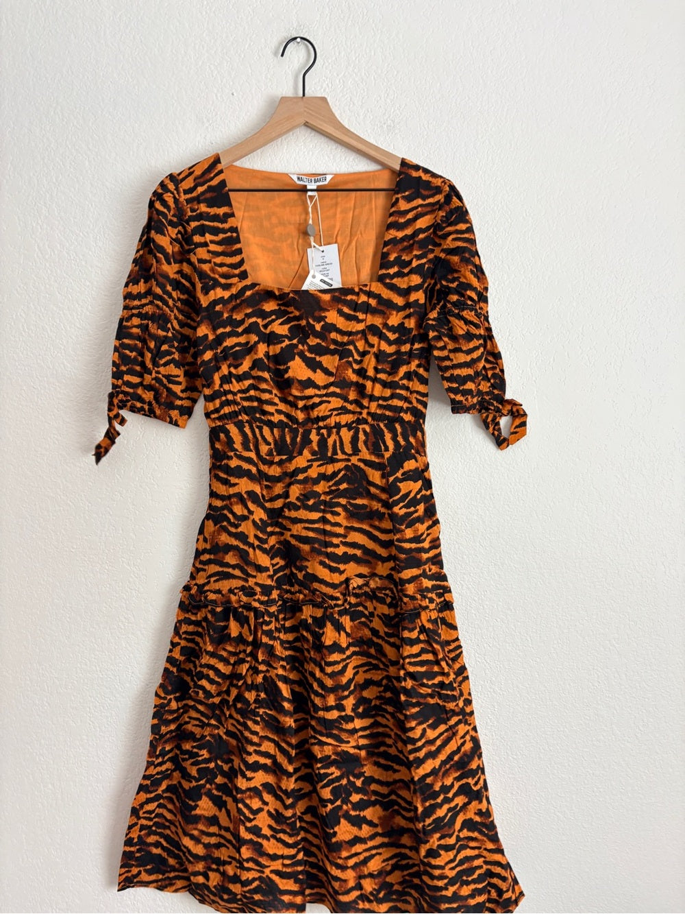 NWT WALTER BAKER Yosline gathered tiger-jacquard midi dress (6)