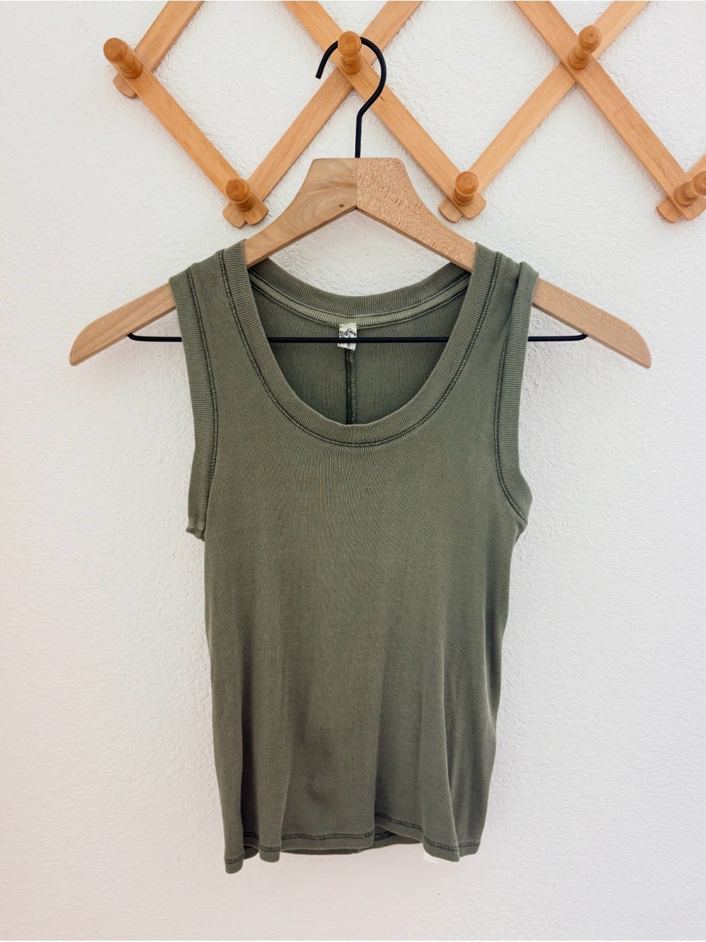 Free People Women’s Olive Ribbed Tank Top (XS)