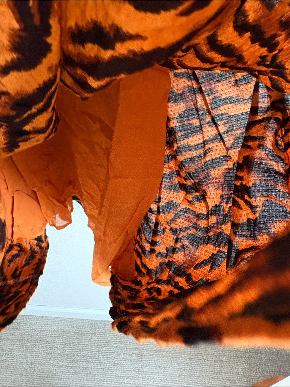 NWT WALTER BAKER Yosline gathered tiger-jacquard midi dress (6)