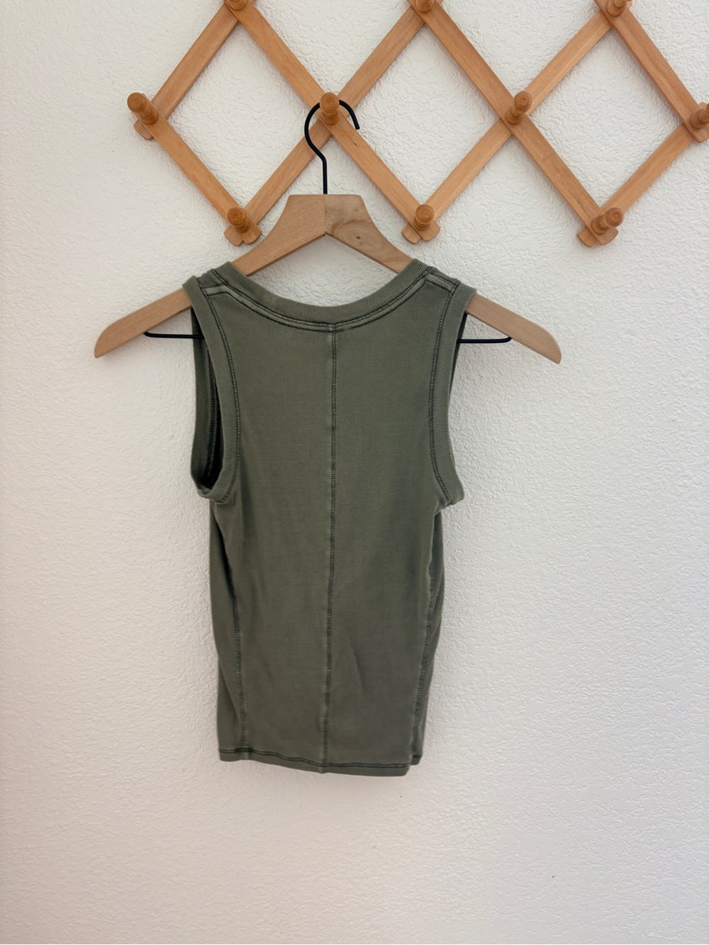 Free People Women’s Olive Ribbed Tank Top (XS)