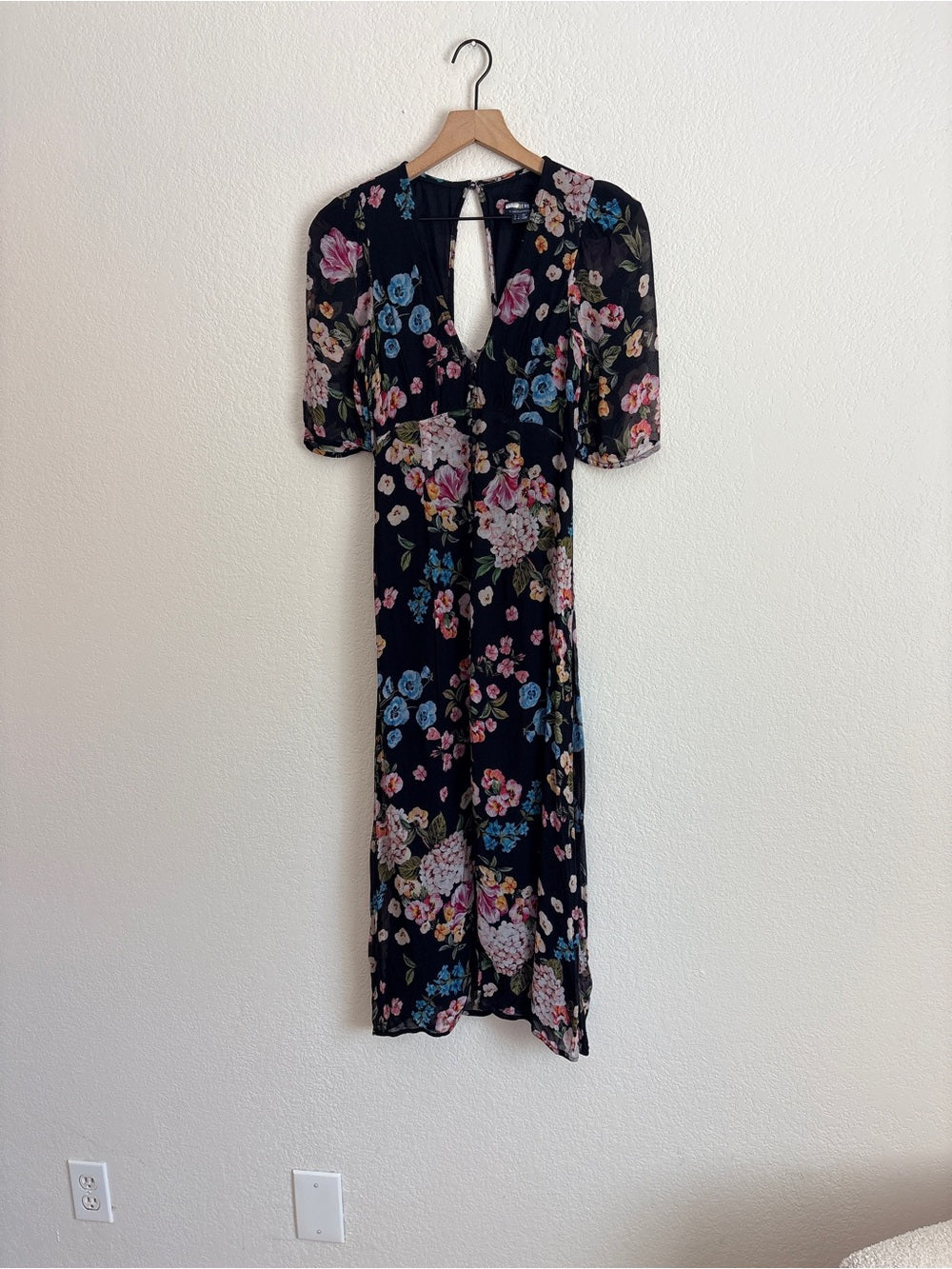 Anthropologie Maeve Floral Puff Sleeve V-Neck Black Midi Dress (2)